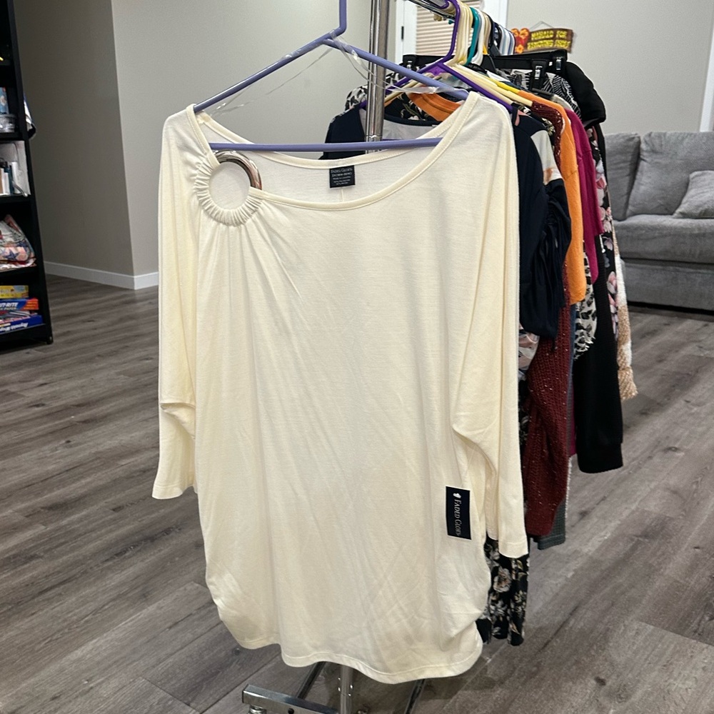 ๐Faded Glory Womenโs plus-size Cream/White Stretchy Ruched Top๐๐2X - Picture 3 of 7